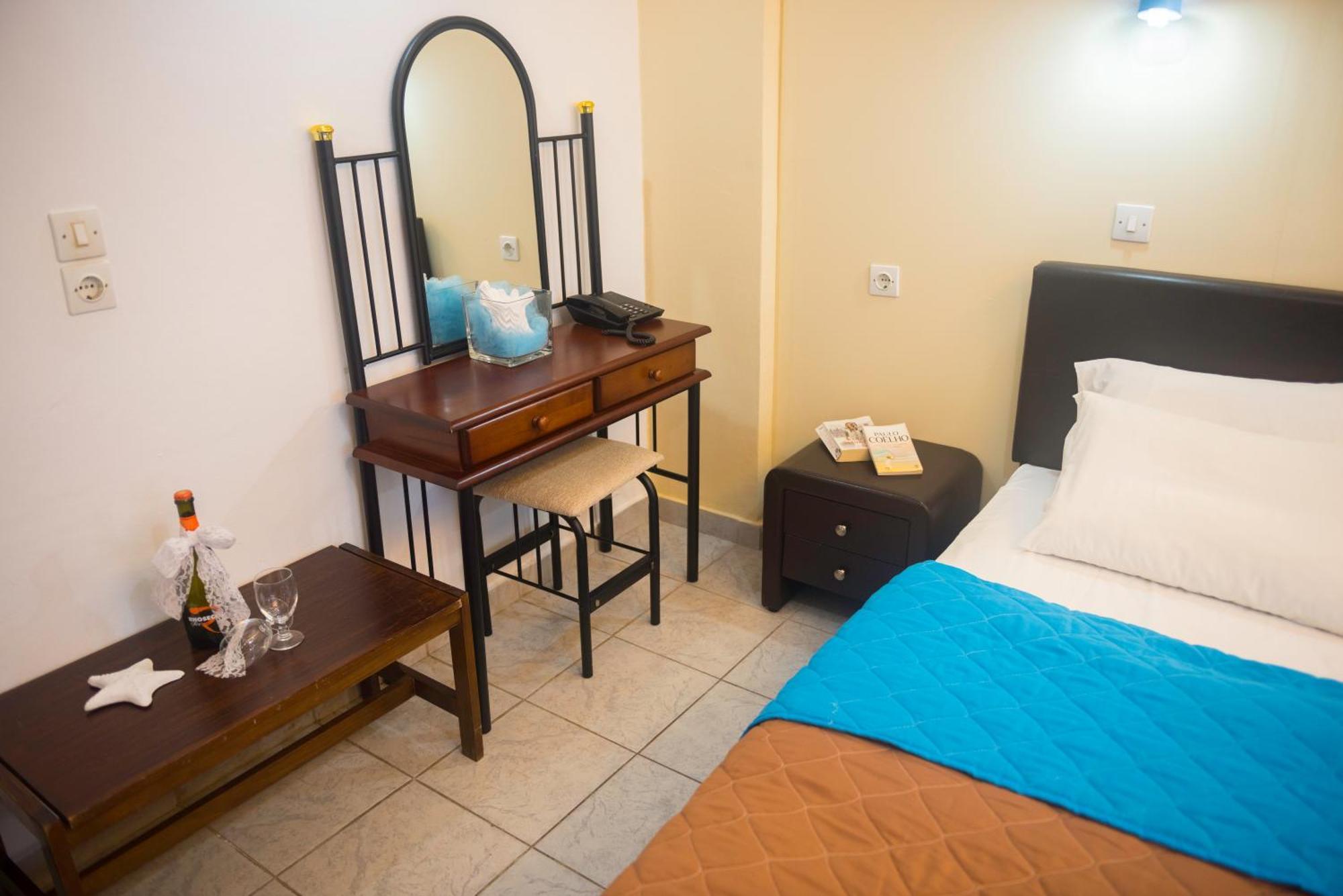 Antonios Hotel Фалираки Стая снимка